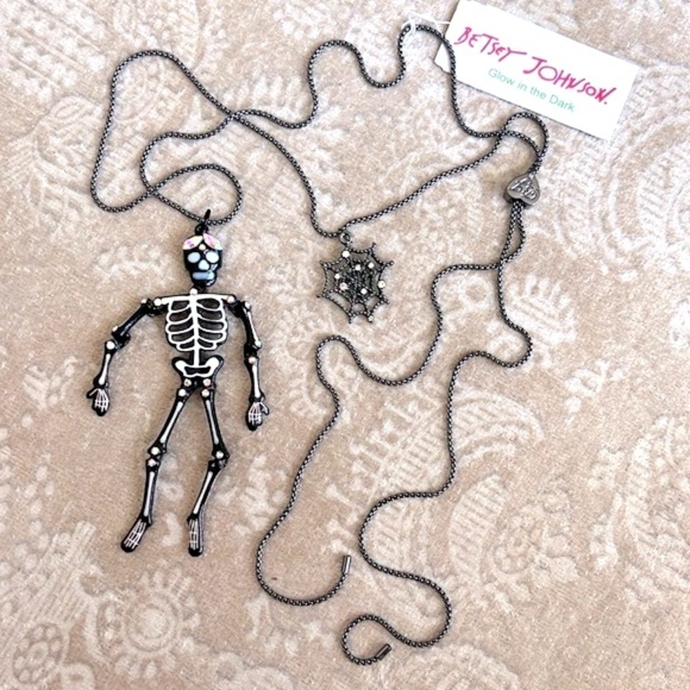 Brand New Betsey Johnson Halloween Glow in the Dark Skeleton Long Necklace - Picture 14 of 14